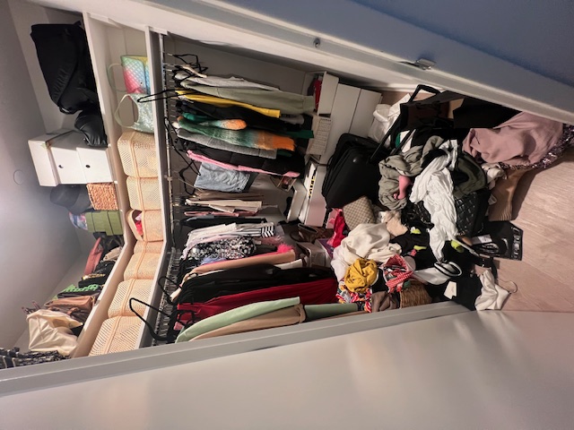 Before - Closet desordenado