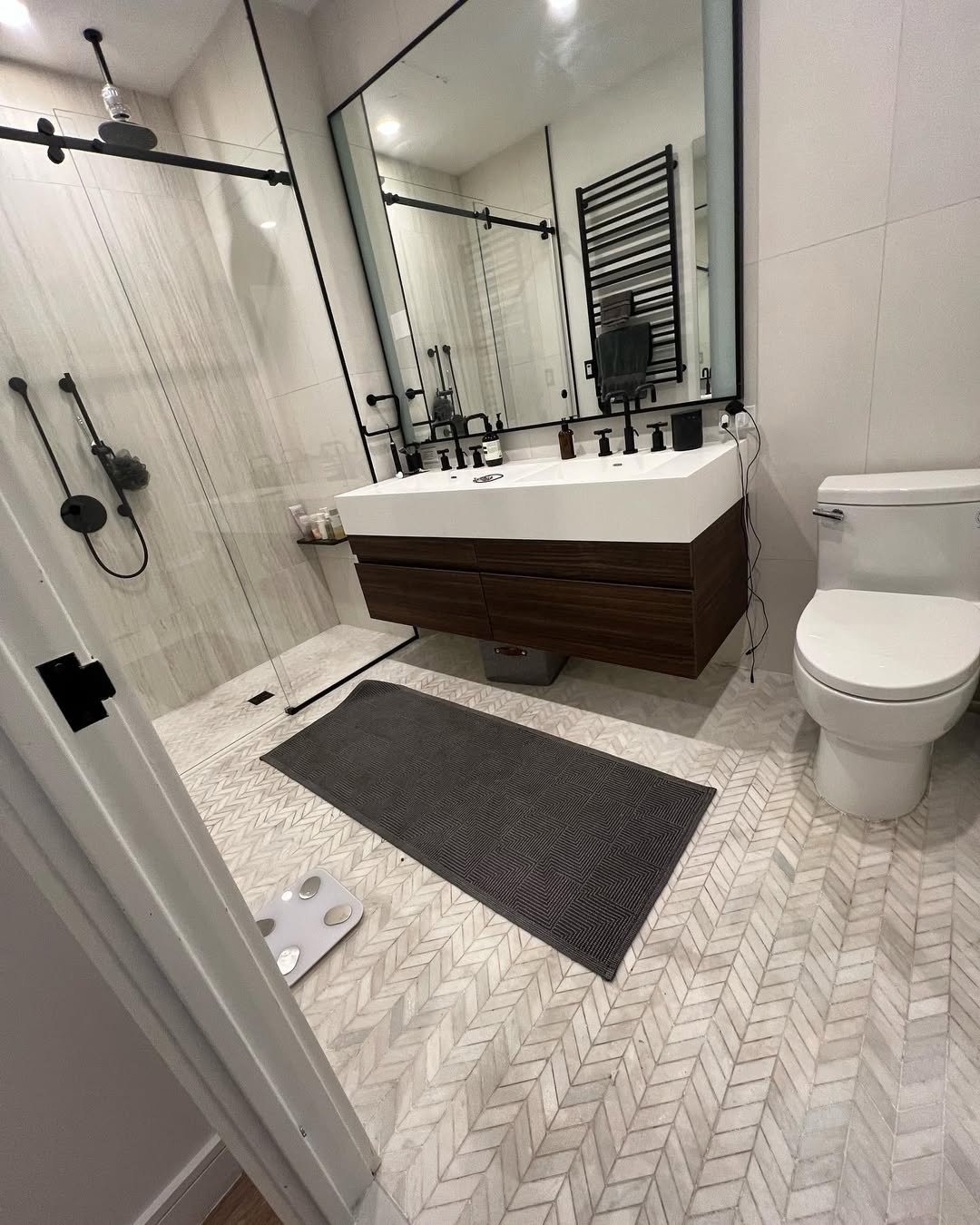 Bathroom deep cleaning